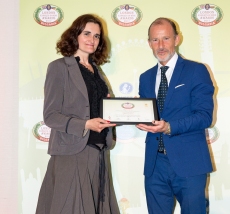 Prince Kyril is awarding Katerina
at London Experts in Wine Awards 2017 